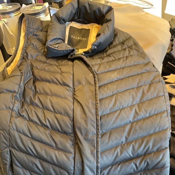 Small Talbots Women’s puffer vest - Picture 2 of 13